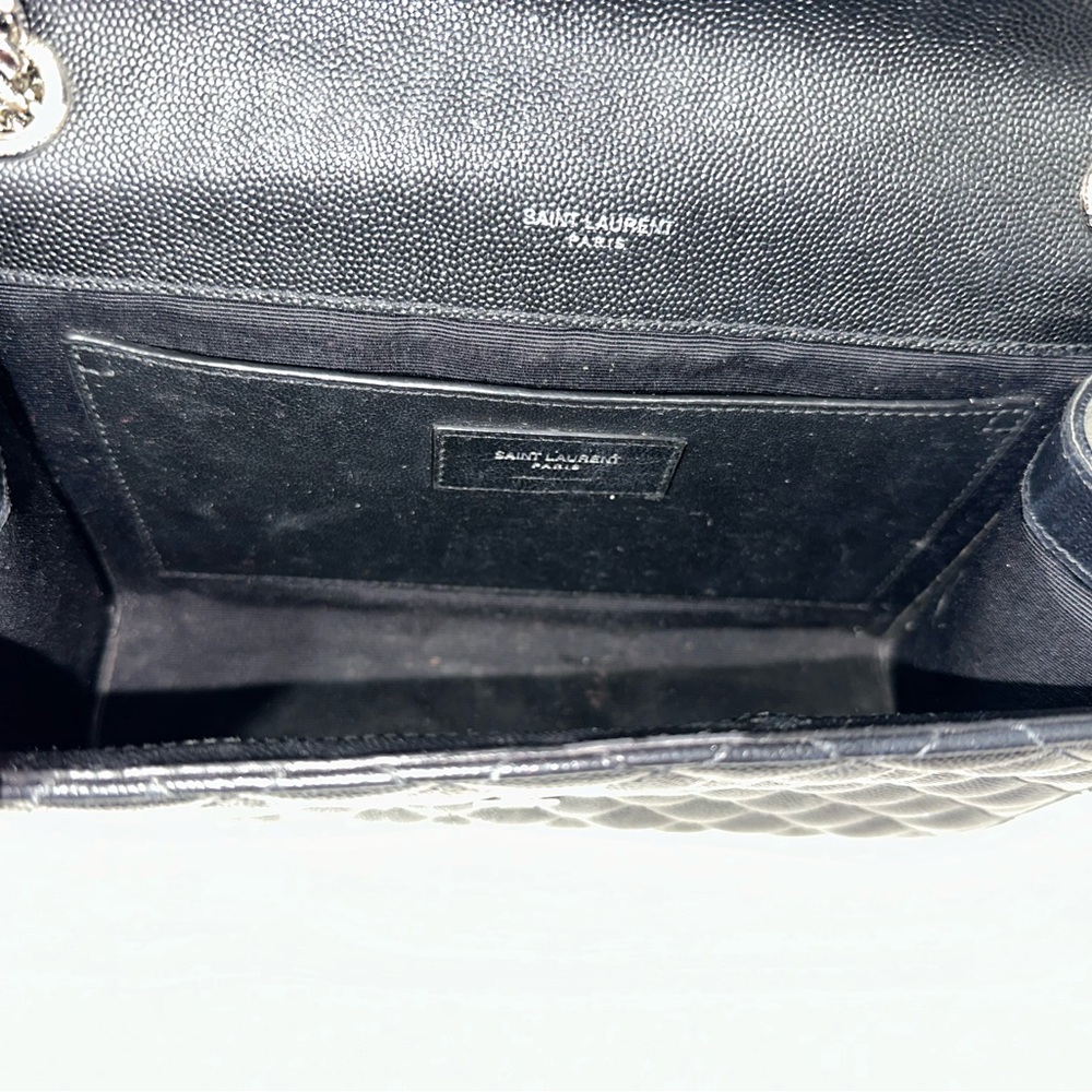 Saint Laurent
Envelope Medium in Quilted Grain De Poudre Embossed Leather - Picture 13 of 14